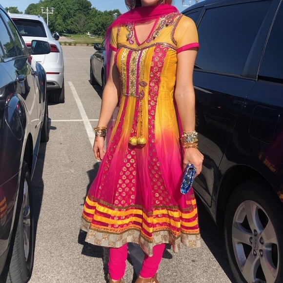 Traditional Indian Dress - Picture 1 of 1